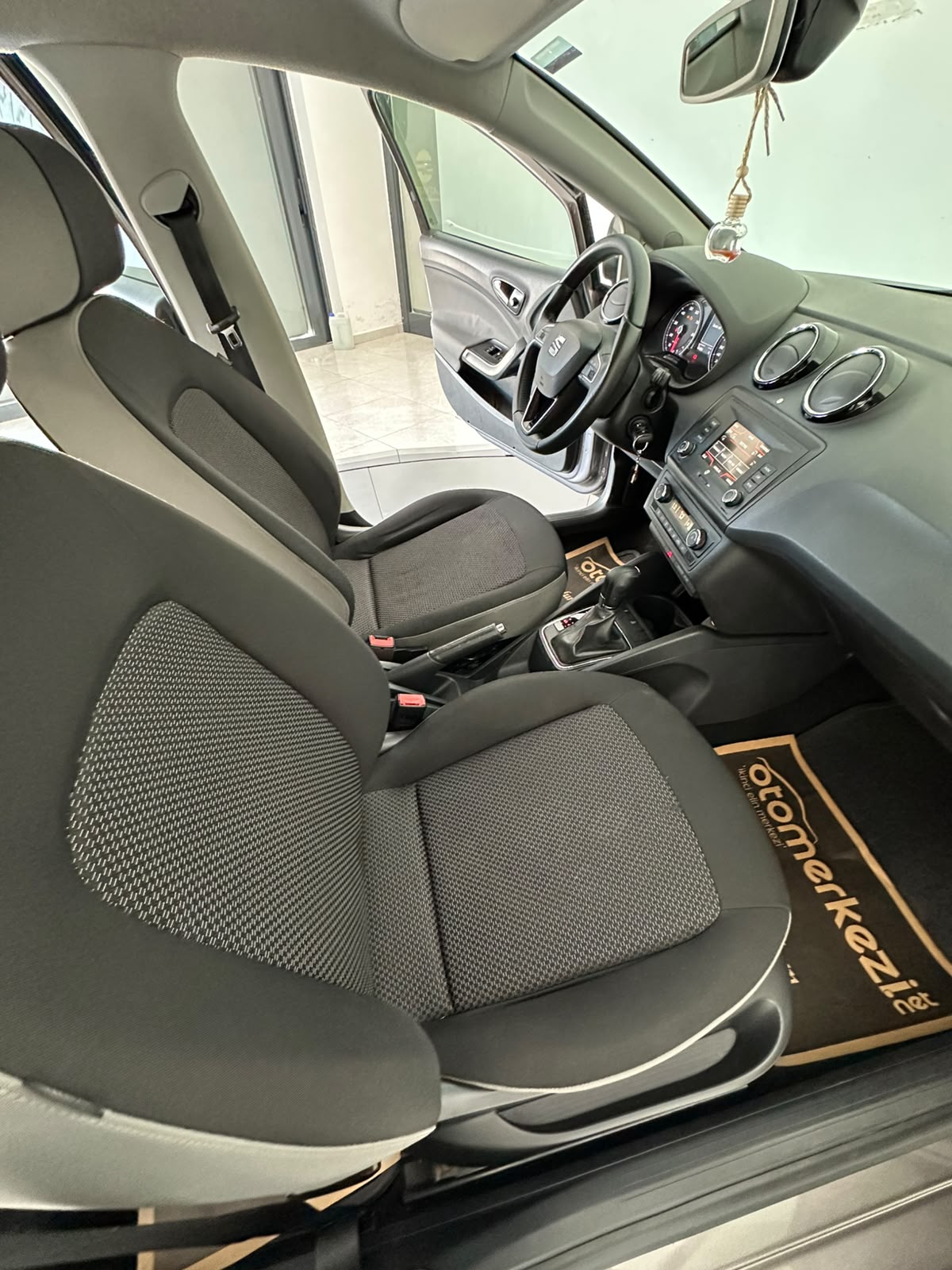 SEAT IBIZA 33